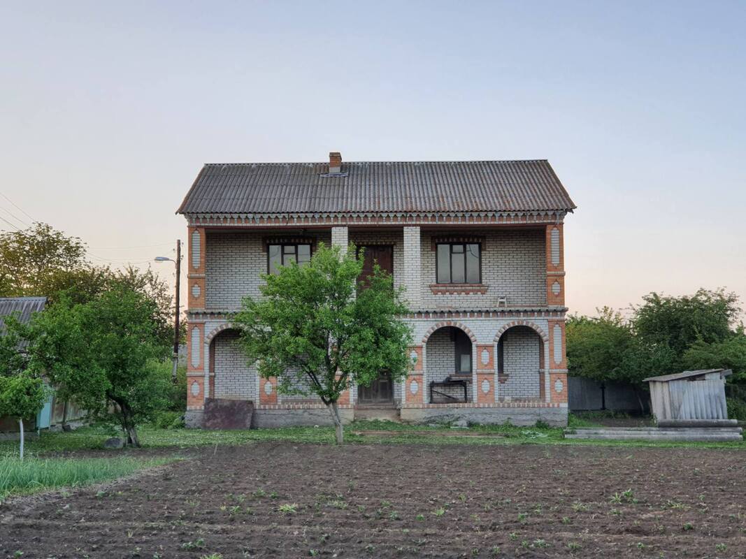 Продаж 2 - поверхового будинку з чистовими роботами на площі Шкільній район Старе місто фото 1 Продаж 2 - поверхового будинку з чистовими роботами на площі Шкільній район Старе місто фото 1