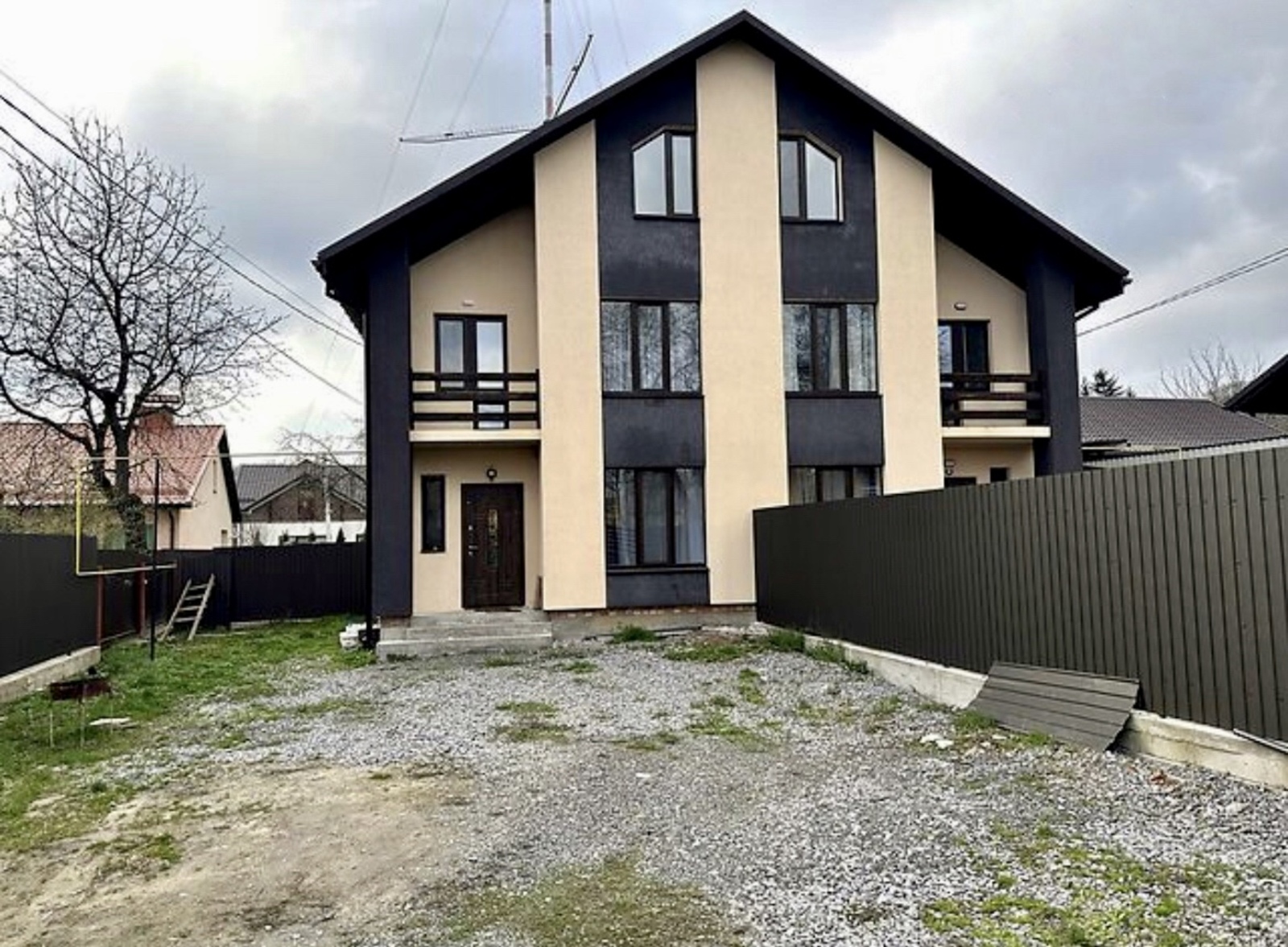 Продам будинок-дуплекс з новим ремонтом фото 1 Продам будинок-дуплекс з новим ремонтом фото 1
