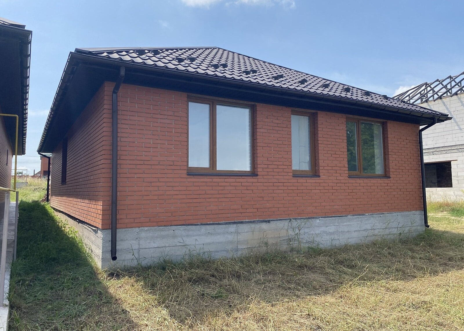 Продаж 1 поверхового будинку з ділянкою на 5 соток, 80 кв. м, 3 кімнати, на вул. Івасюка фото 1 Продаж 1 поверхового будинку з ділянкою на 5 соток, 80 кв. м, 3 кімнати, на вул. Івасюка фото 1