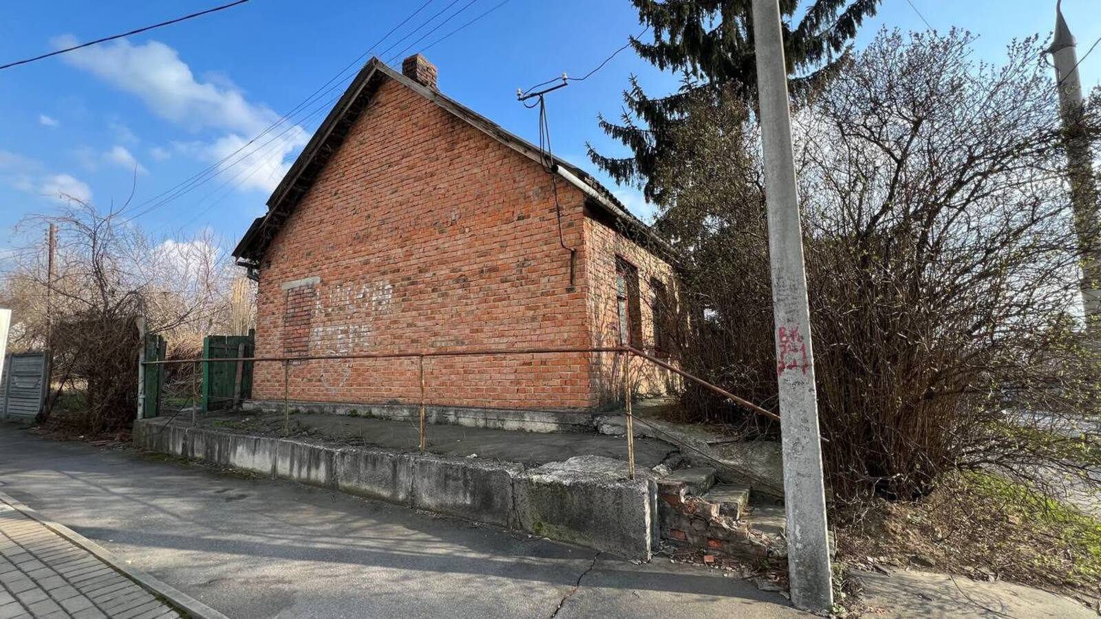 Продаж фасадного будинку з ділянкою фото 1 Продаж фасадного будинку з ділянкою фото 1