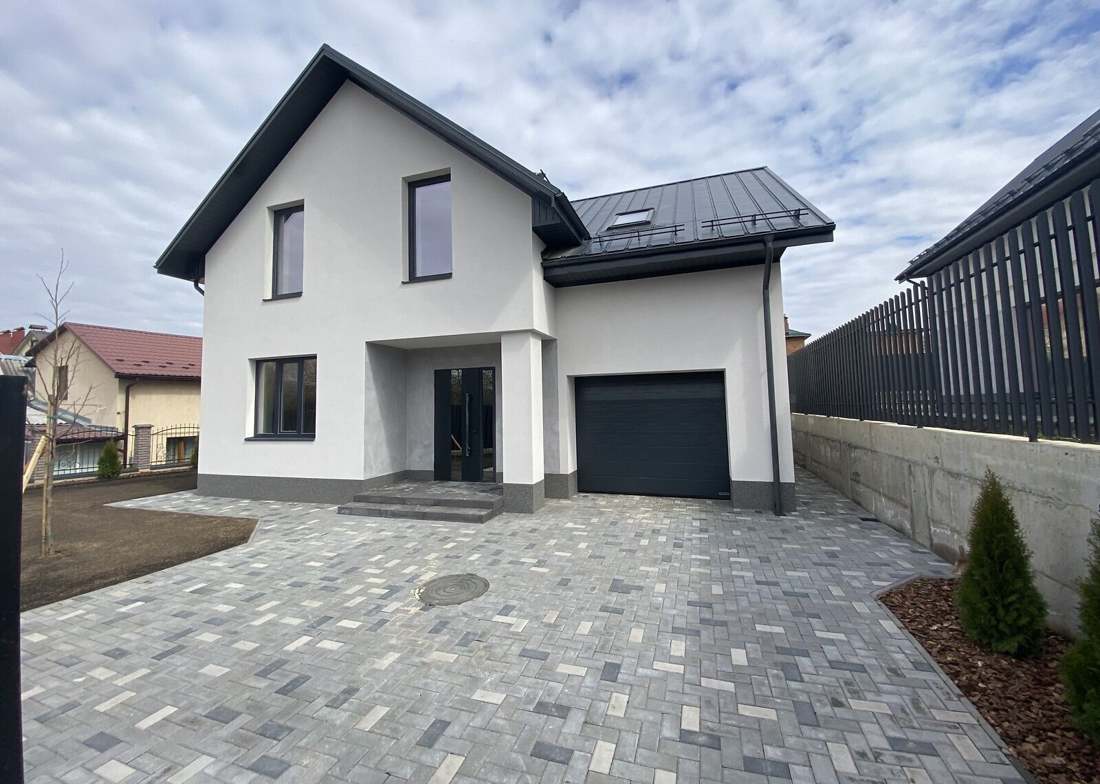 Продаж 2 поверхового будинку з гаражем і ділянкою на 4.5 сотки, 160 кв. м, 4 кімнати фото 1 Продаж 2 поверхового будинку з гаражем і ділянкою на 4.5 сотки, 160 кв. м, 4 кімнати фото 1