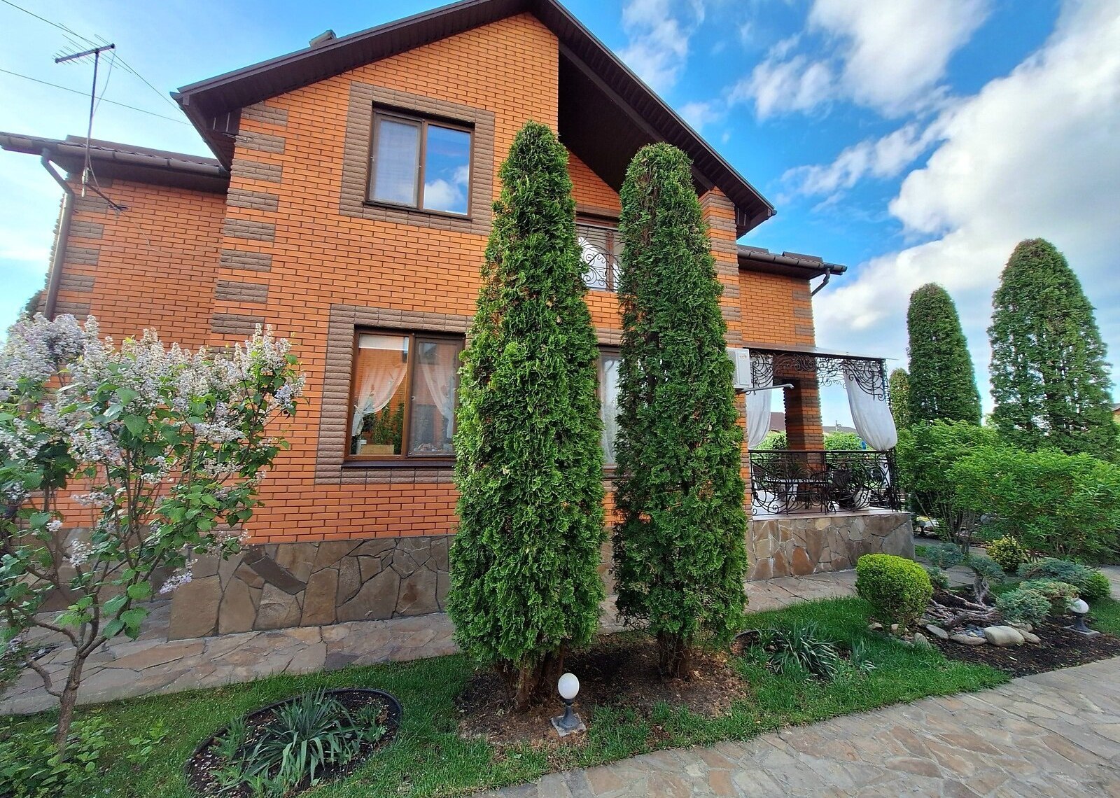 Продаж 2 поверхового будинку з балконом і ділянкою на 10 соток фото 1 Продаж 2 поверхового будинку з балконом і ділянкою на 10 соток фото 1