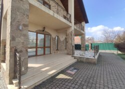 Продаж 2 поверхового будинку з ділянкою на 12 соток фото 3 Продаж 2 поверхового будинку з ділянкою на 12 соток фото 3