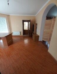 ������ 2 ����������� ������� � ������� �� 6 �����, 213.2 �� ���� 8