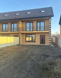 ������ 3 ����������� ��������� � ������� �� 2 ����� ���� 8