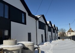 ������ 2 ����������� ��������� � ������� �� 1.5 ����� ���� 2