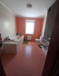 ������ 2 ����������� ������� � ������� �� 6 �����, 213.2 �� ���� 24