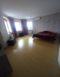 ������ 2 ����������� ������� � ������� �� 6 �����, 213.2 �� ���� 9