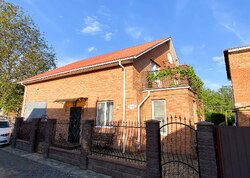 Продаж 2 поверхового будинку з гаражем і ділянкою на 4.08 сотки фото 1 Продаж 2 поверхового будинку з гаражем і ділянкою на 4.08 сотки фото 1
