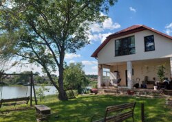 Продаж 2 поверхового будинку з ділянкою на 37 соток фото 3 Продаж 2 поверхового будинку з ділянкою на 37 соток фото 3