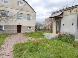 Великий будинок, всі комунікації, скажина, центральна каналізація, світло , газ. фото 2 Великий будинок, всі комунікації, скажина, центральна каналізація, світло , газ. фото 2
