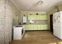 Продаж 2 поверхового будинку з ділянкою на 7.86 сотки фото 4 Продаж 2 поверхового будинку з ділянкою на 7.86 сотки фото 4