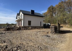 Продаж 2 поверхового таунхауса з ділянкою на 4 сотки фото 1 Продаж 2 поверхового таунхауса з ділянкою на 4 сотки фото 1