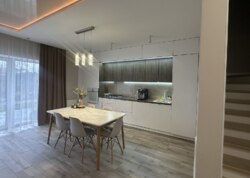 Продаж 2 поверхового дуплекса з ділянкою на 3.7 сотки фото 28 Продаж 2 поверхового дуплекса з ділянкою на 3.7 сотки фото 28