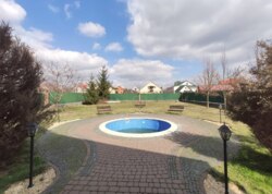 Продаж 2 поверхового будинку з ділянкою на 12 соток фото 2 Продаж 2 поверхового будинку з ділянкою на 12 соток фото 2