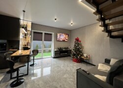 ������ 2 ����������� ��������� � ������� �� 1.5 ����� ���� 10