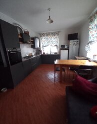 ������ 2 ����������� ������� � ������� �� 6 �����, 213.2 �� ���� 28