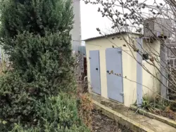   , ,   8