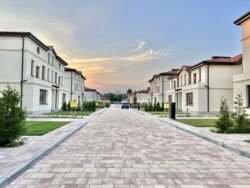 Продам дом 330кв.м. в закрытом котеджном городке, с Подгорцы, Обуховский район, Днепровское шосе, до Центра Киева - 20км фото 2 Продам дом 330кв.м. в закрытом котеджном городке, с Подгорцы, Обуховский район, Днепровское шосе, до Центра Киева - 20км фото 2