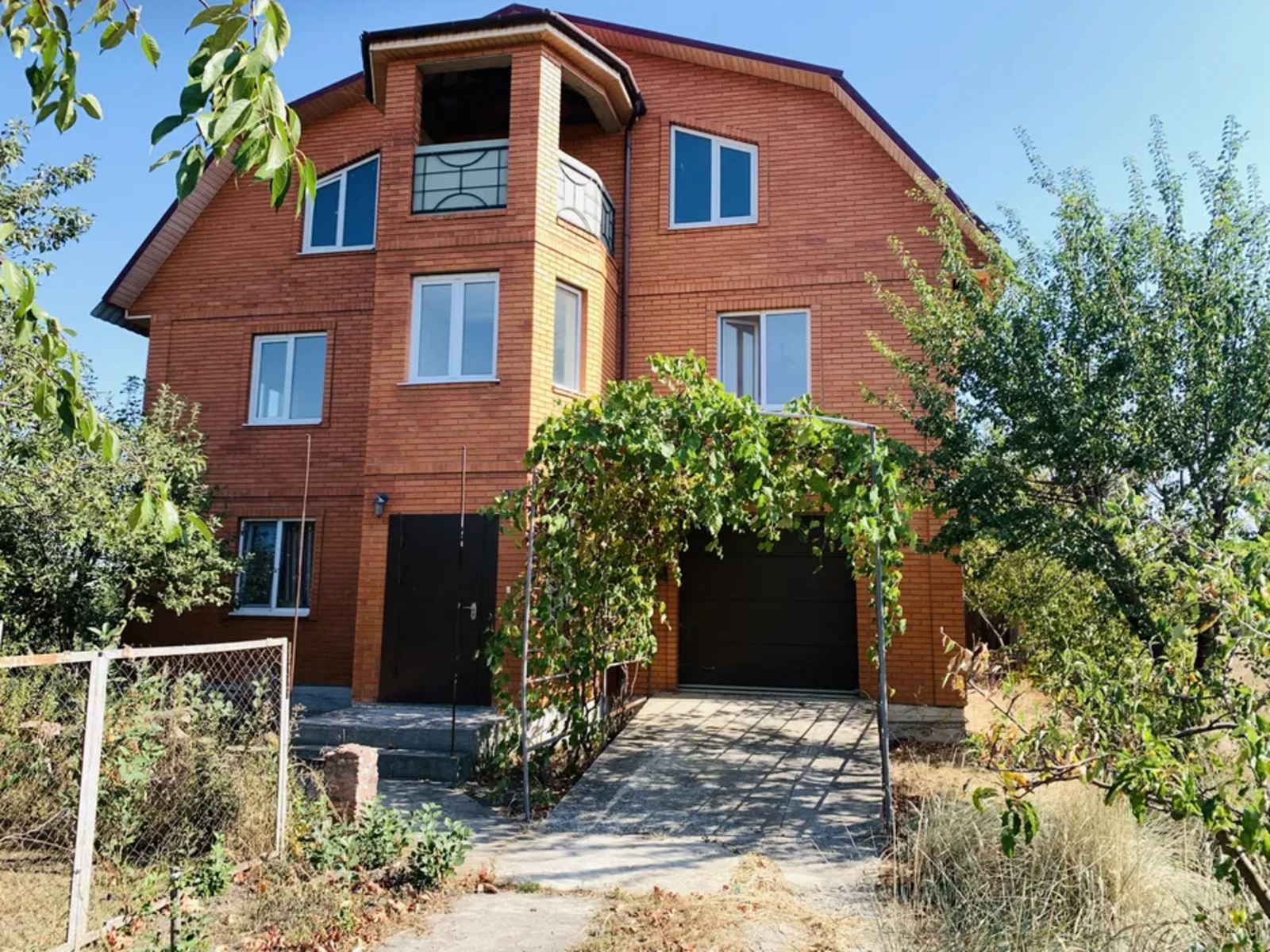 Продам будинок 240 м2 в с.Лебедівка. Гараж,погреб,газ фото 1 Продам будинок 240 м2 в с.Лебедівка. Гараж,погреб,газ фото 1