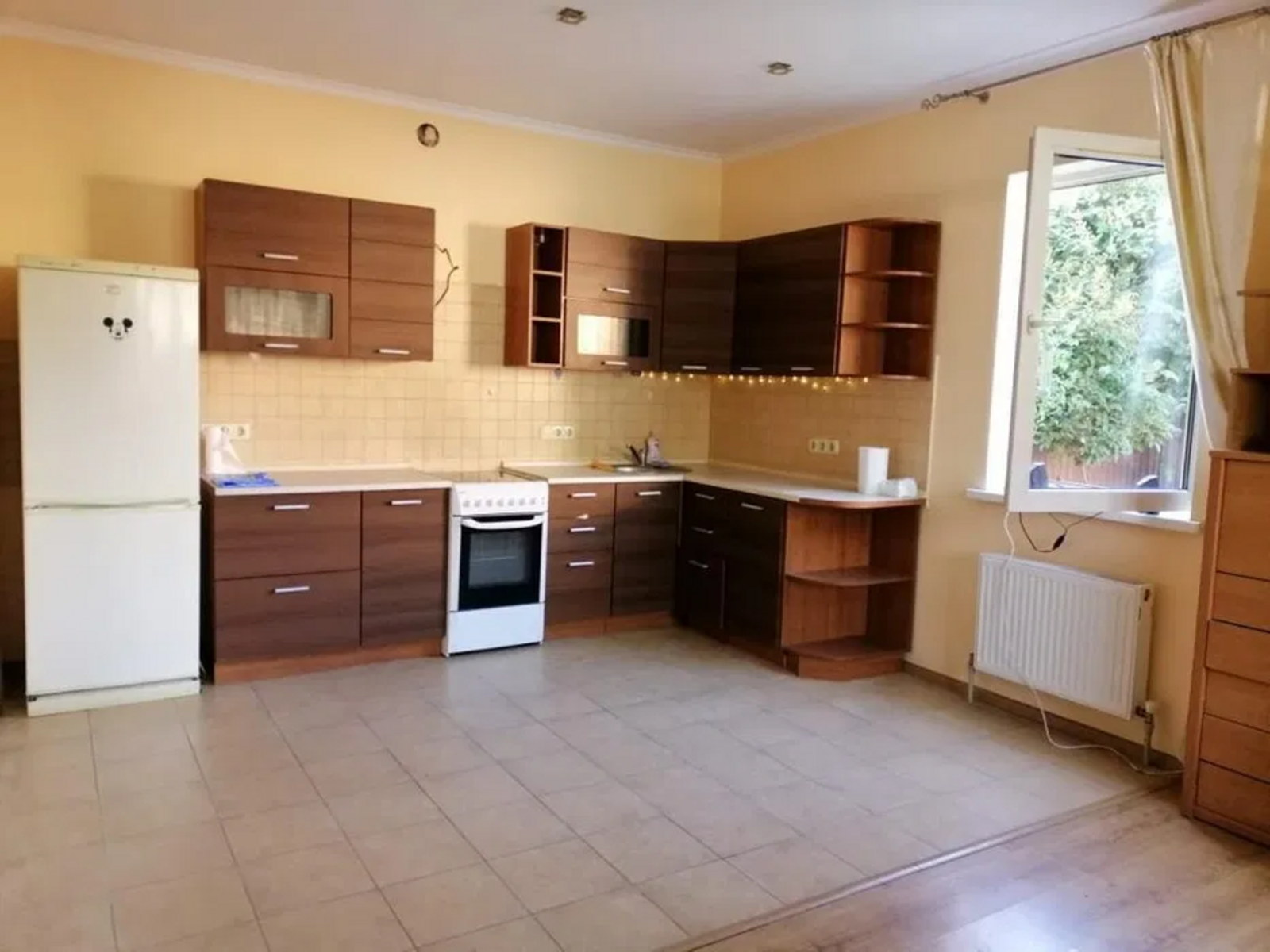 Продам дом в Киеве. Напротив ТРЦ Лавины, м-н Берковец-1. фото 1 Продам дом в Киеве. Напротив ТРЦ Лавины, м-н Берковец-1. фото 1