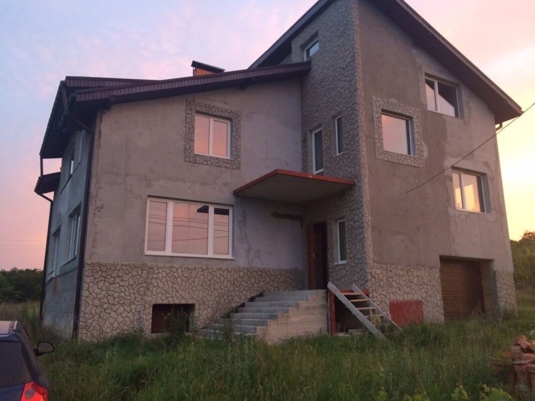 Продам Дом - находится в с. Музычи, в красивых месте, на горе с очень красивым видом фото 1 Продам Дом - находится в с. Музычи, в красивых месте, на горе с очень красивым видом фото 1