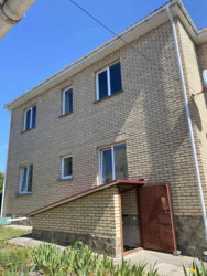 Продаж домоволодіння в с. Петрушки, 23 км від Києва по Житомирській трасі, до метро 12 км. фото 2 Продаж домоволодіння в с. Петрушки, 23 км від Києва по Житомирській трасі, до метро 12 км. фото 2