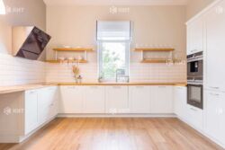 � ������� ������� 240 �2 � ����� ��������, ������� � �������� � ��������� ���������� ������ ˳���� ���� 14