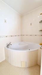 Будинок з басейном і гаражем на 2 авто фото 20 Будинок з басейном і гаражем на 2 авто фото 20