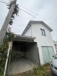 Продається новий двоповерховий будинок частково в капітальному ремонті фото 1 Продається новий двоповерховий будинок частково в капітальному ремонті фото 1