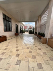 Сучасний будинок з віп ремонтом та басейном, Совіньон