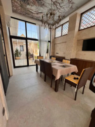 Сучасний будинок з віп ремонтом та басейном, Совіньон