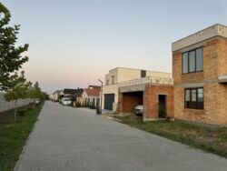 Сучасний двоповерховий будинок у Дайберзі