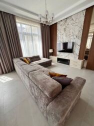 Сучасний будинок з віп ремонтом та басейном, Совіньон