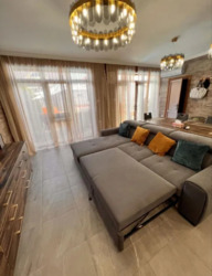 Сучасний будинок з віп ремонтом та басейном, Совіньон