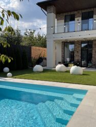 Двоповерховий будинок із басейном у закритому котеджному кооперативі на 16-й станції Фонтану фото 1 Двоповерховий будинок із басейном у закритому котеджному кооперативі на 16-й станції Фонтану фото 1