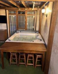 Сучасний будинок з віп ремонтом та басейном, Совіньон