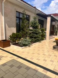 Сучасний будинок з віп ремонтом та басейном, Совіньон