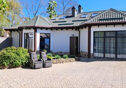 Двоповерховий будинок з ремонтом, 10 соток вулиця Таїрова фото 2 Двоповерховий будинок з ремонтом, 10 соток вулиця Таїрова фото 2