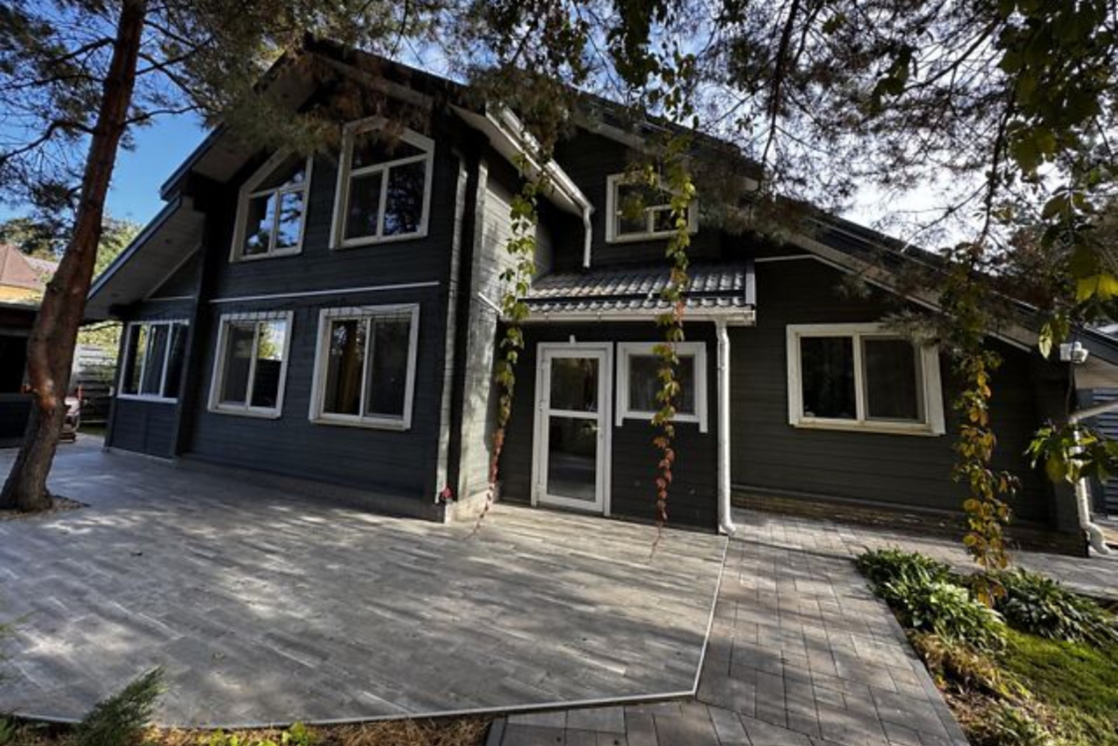 Продаж двоповерхового будинку з верандою і ділянкою на 10 соток фото 1 Продаж двоповерхового будинку з верандою і ділянкою на 10 соток фото 1