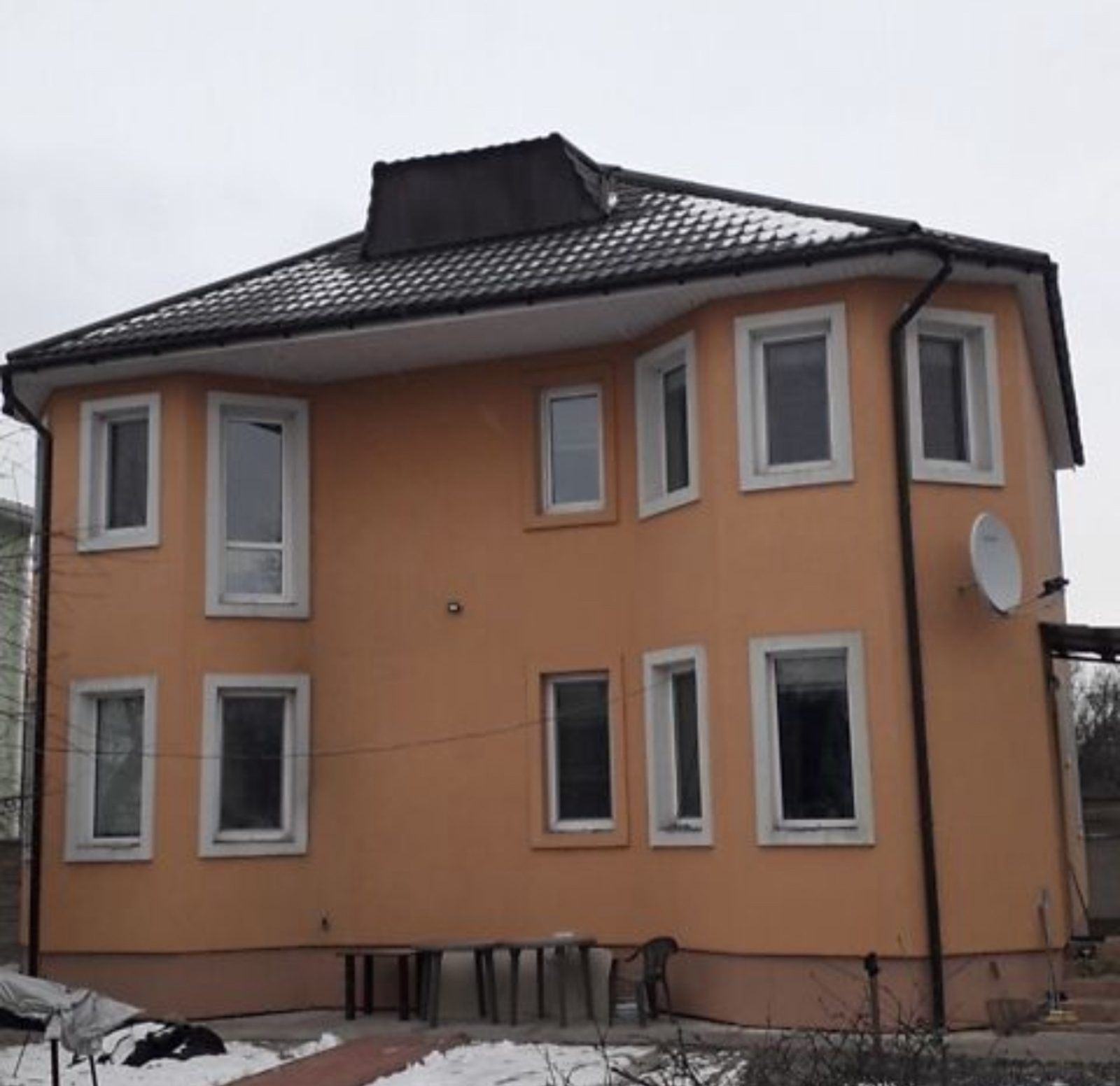 Продаж 2 поверхового будинку з меблями і ділянкою на 4,5 сотки фото 1 Продаж 2 поверхового будинку з меблями і ділянкою на 4,5 сотки фото 1