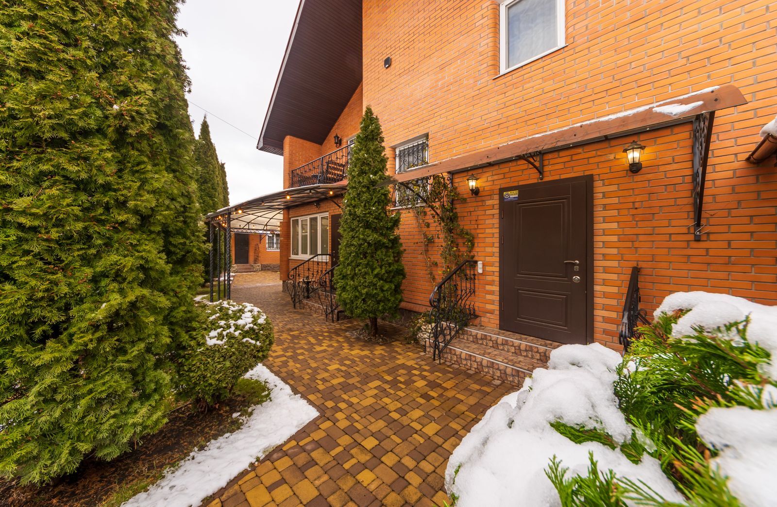 Сучасний двоповерховий будинок фото 1 Сучасний двоповерховий будинок фото 1