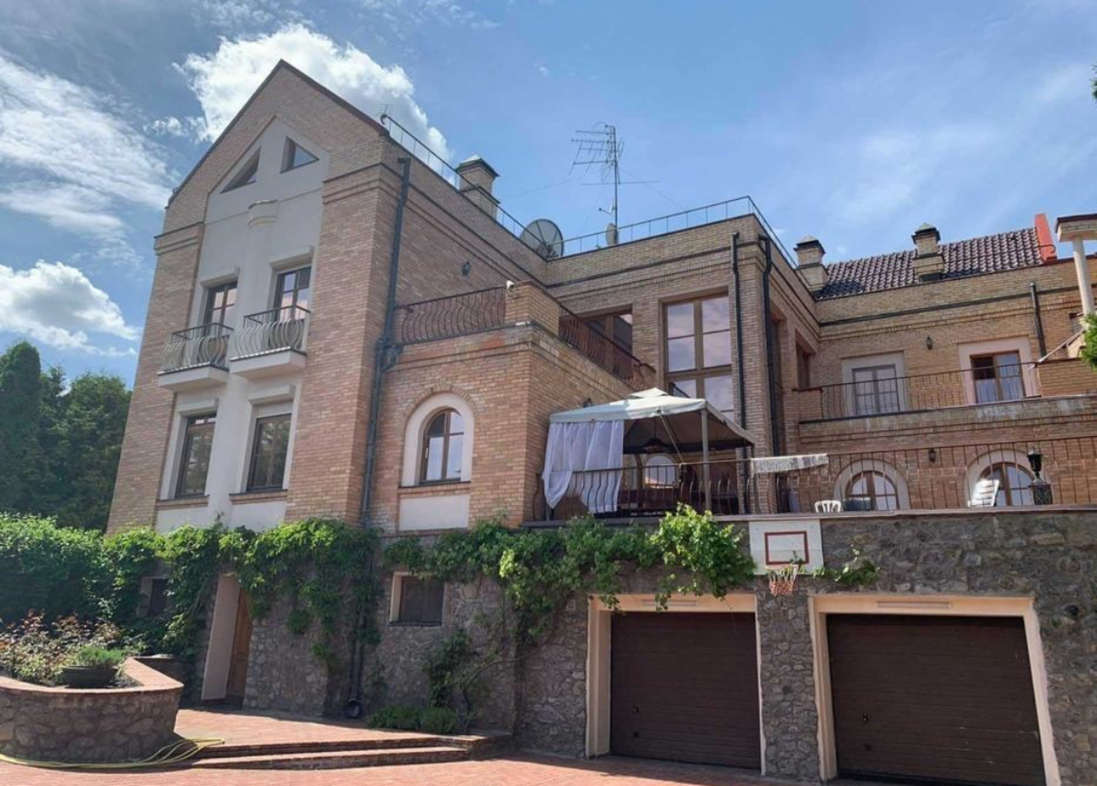 Особняк 828 м2. 22 сотки. Подільський район. Вітряні Гори фото 1 Особняк 828 м2. 22 сотки. Подільський район. Вітряні Гори фото 1