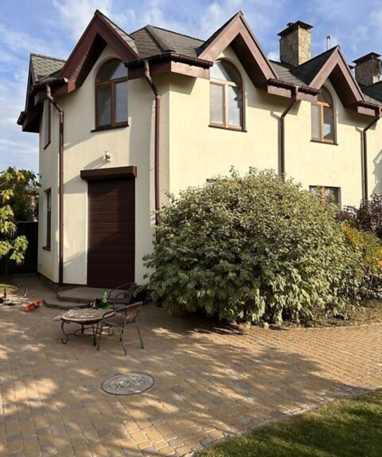 Продаж 2 поверхового будинку з балконом і ділянкою на 16 соток, 210 кв. м, 8 кімнат фото 1 Продаж 2 поверхового будинку з балконом і ділянкою на 16 соток, 210 кв. м, 8 кімнат фото 1