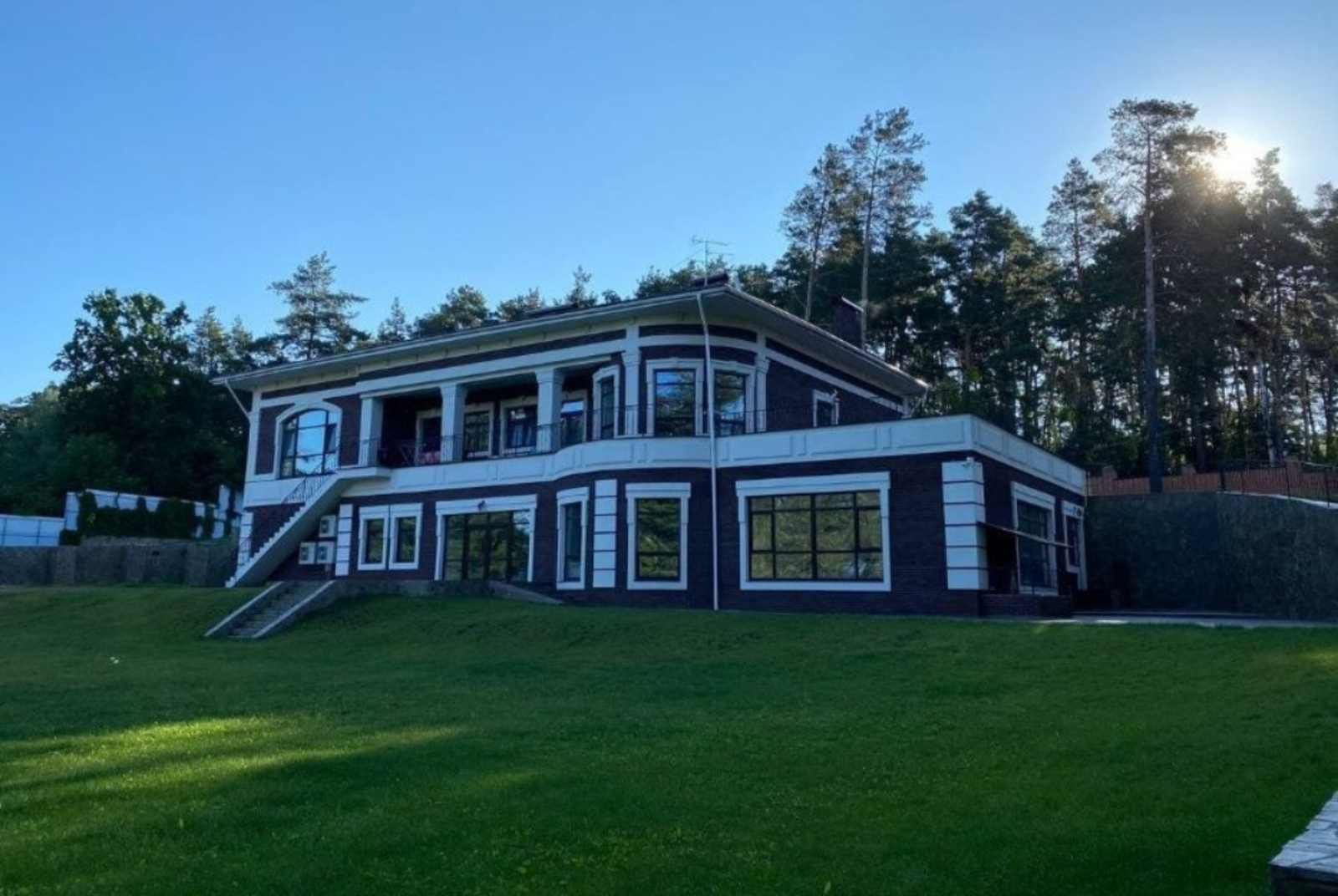 Горенка.Особняк 1039 м2. 1 Га. Озеро фото 1 Горенка.Особняк 1039 м2. 1 Га. Озеро фото 1