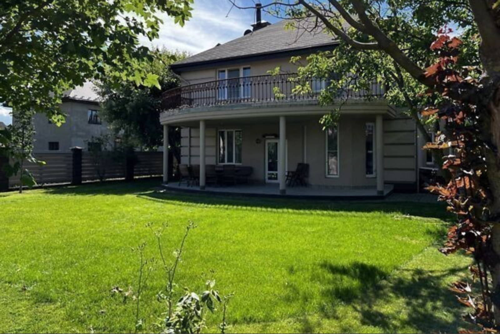 Продаж 2 поверхового будинку з гаражем фото 1 Продаж 2 поверхового будинку з гаражем фото 1