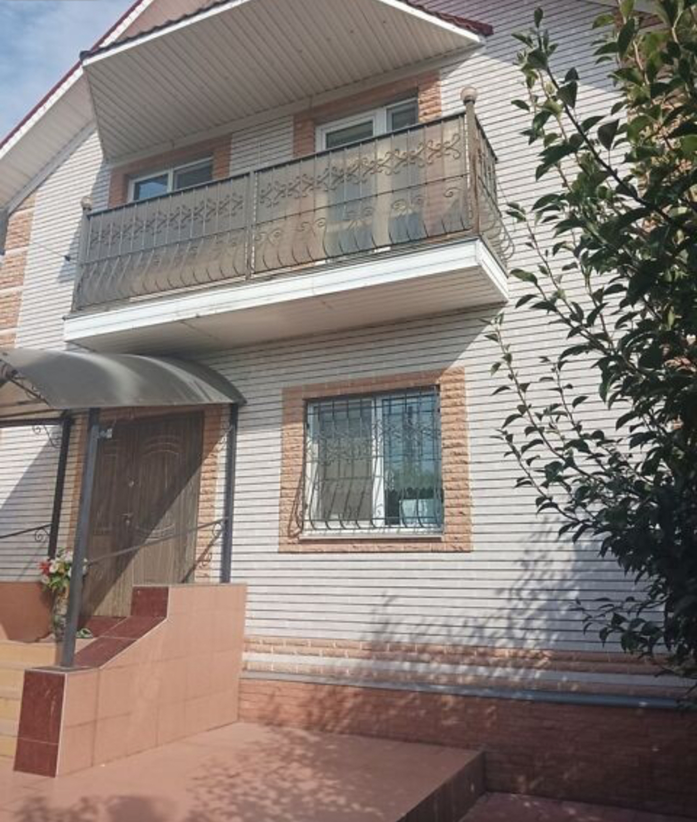 Продаж 3 поверхового будинку з мансардою і ділянкою на 8 соток, 250 кв. м, 5 кімнат фото 1 Продаж 3 поверхового будинку з мансардою і ділянкою на 8 соток, 250 кв. м, 5 кімнат фото 1