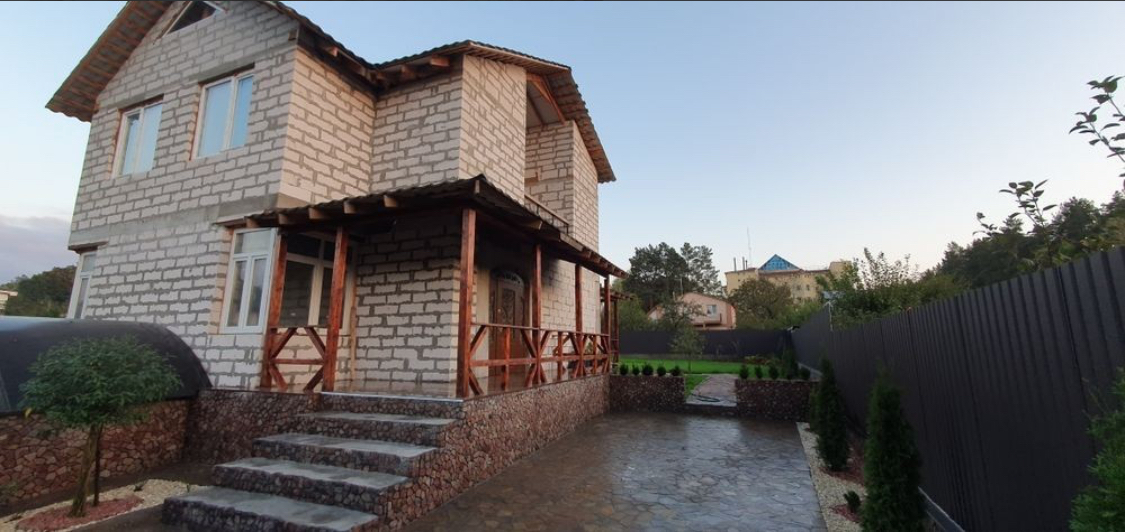 Новий просторий будинок з підвалом, метро Житомирська фото 1 Новий просторий будинок з підвалом, метро Житомирська фото 1