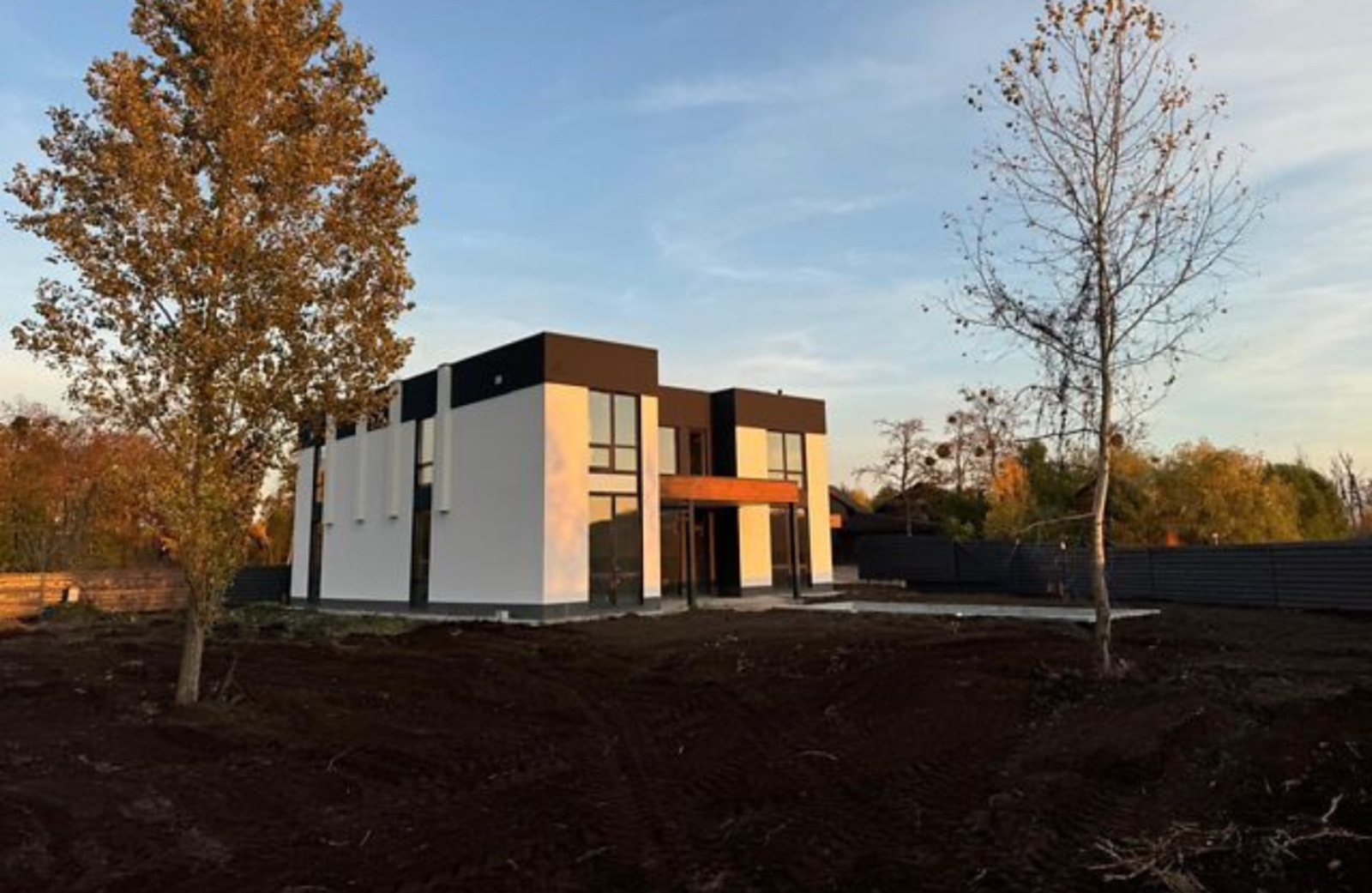 Продається двоповерховий будинок з ділянкою на 15 соток фото 1 Продається двоповерховий будинок з ділянкою на 15 соток фото 1