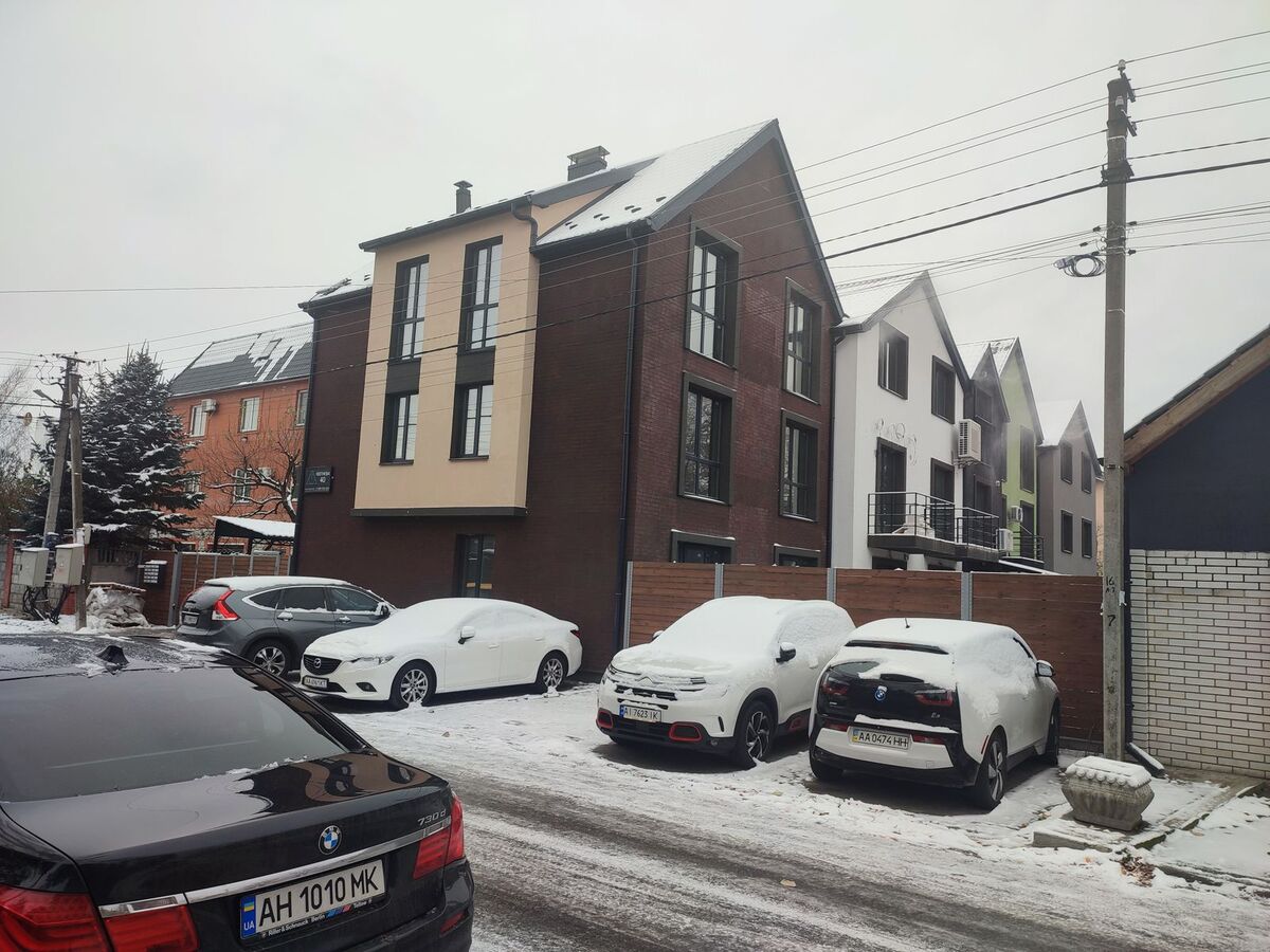 Продаж таунхауса на вул. Квітнева фото 1 Продаж таунхауса на вул. Квітнева фото 1